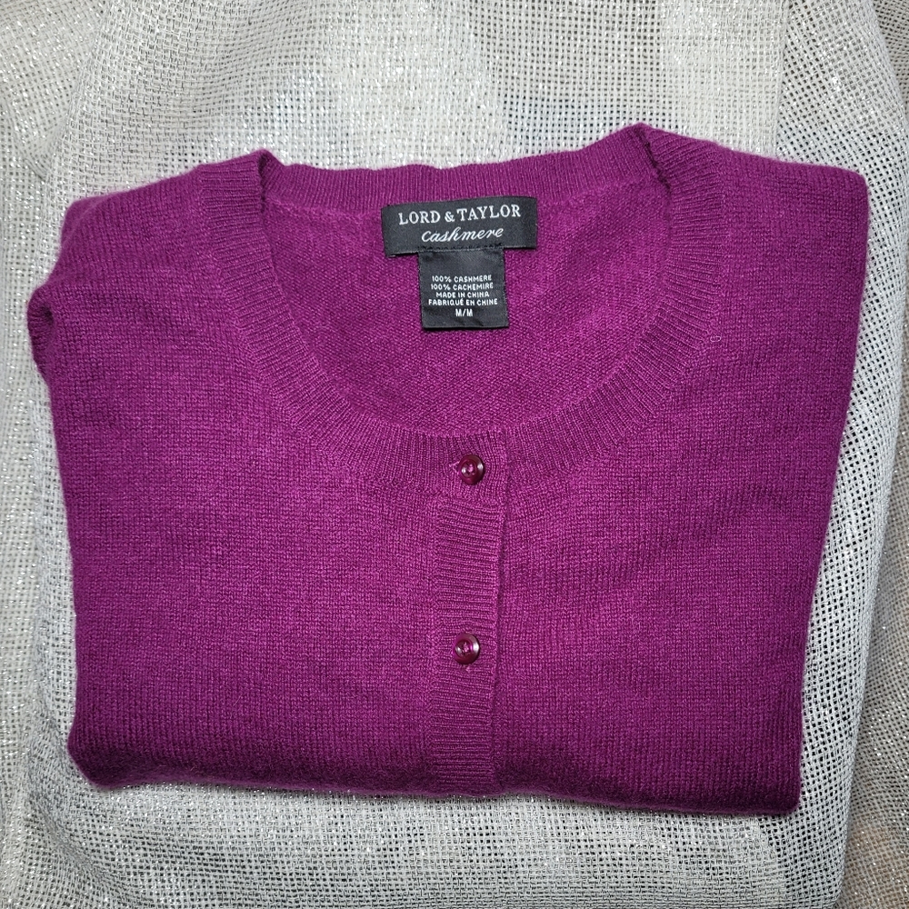 Lord & Taylor 100% cashmere sweater